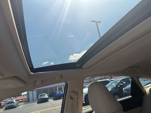 Certified 2022 Toyota Avalon XLE w/ Moonroof Package FWD image 6