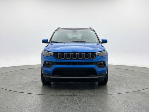 Used 2025 Jeep Compass Limited AWD/4WD image 2