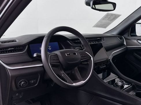 Used 2024 Jeep Grand Cherokee L Limited w/ Black Appearance Package image 9