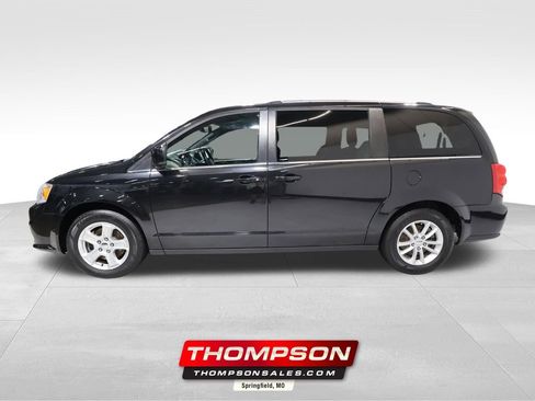 Used 2019 Dodge Grand Caravan SXT FWD image 1