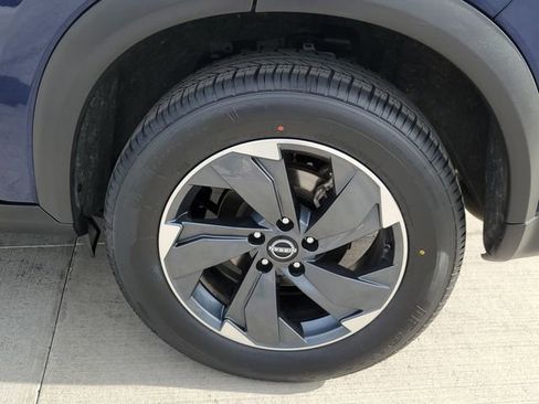 Used 2024 Nissan Rogue SV AWD/4WD image 13