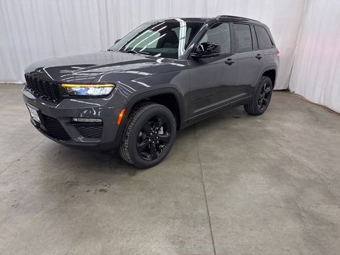 New 2025 Jeep Grand Cherokee Limited w/ Black Appearance Package image 3