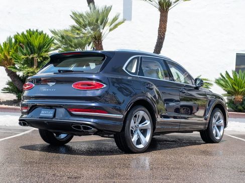 Used 2024 Bentley Bentayga AWD/4WD image 35