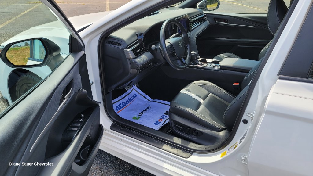 Used 2025 Toyota Camry SE FWD image 18