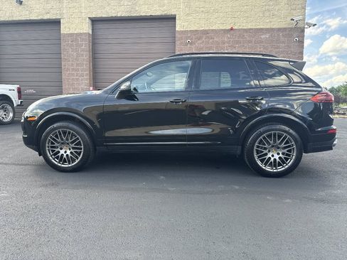 Used 2017 Porsche Cayenne Platinum Edition AWD/4WD image 16