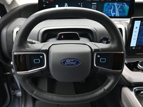 Certified 2025 Ford Expedition Active AWD/4WD image 13