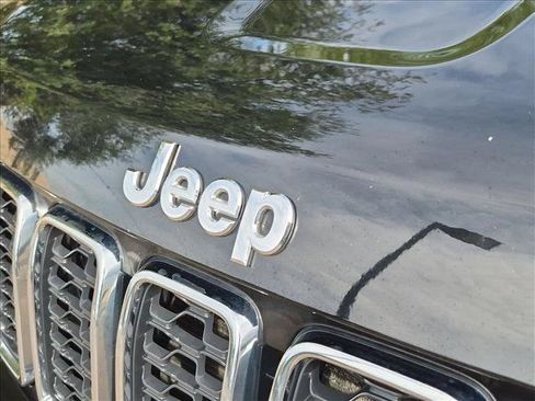 Used 2018 Jeep Grand Cherokee Limited AWD/4WD image 10
