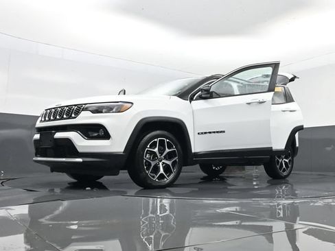 Used 2025 Jeep Compass Limited AWD/4WD image 33
