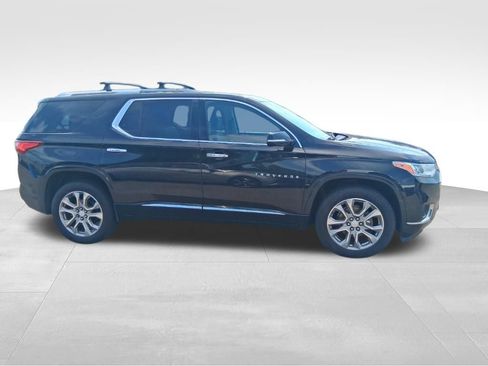 Used 2018 Chevrolet Traverse Premier w/ Driver Confidence II Package FWD image 4