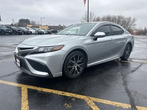 Used 2021 Toyota Camry SE image 16