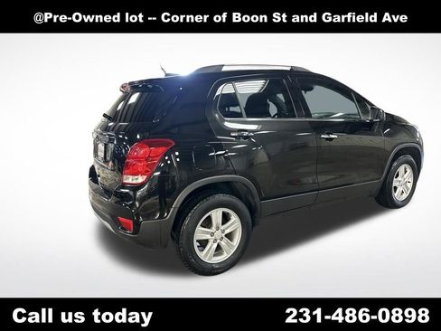 Used 2020 Chevrolet Trax LT w/ LT Convenience Package image 5