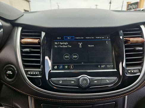 Used 2018 Chevrolet Trax LT w/ LT Convenience Package FWD image 19