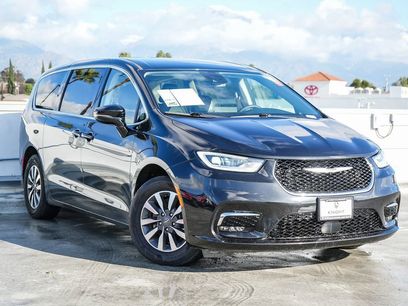 Certified 2024 Chrysler Pacifica Select