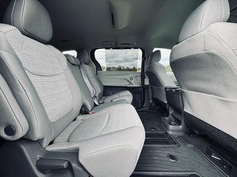 Used 2021 Toyota Sienna LE image 25