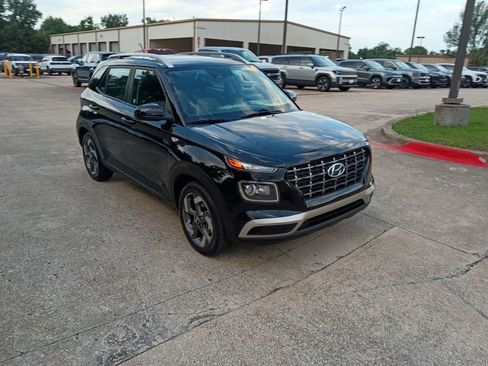 Used 2025 Hyundai Venue SEL FWD image 6