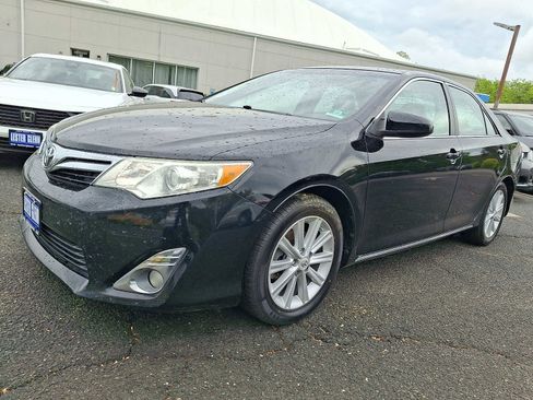 Used 2012 Toyota Camry XLE w/ Leather Pkg FWD image 3