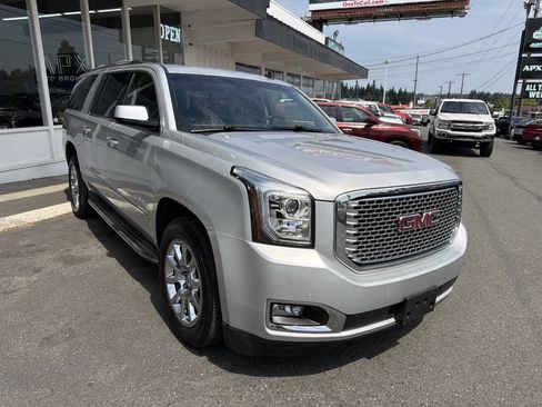 Used 2015 GMC Yukon XL Denali w/ Touring Package AWD/4WD image 11