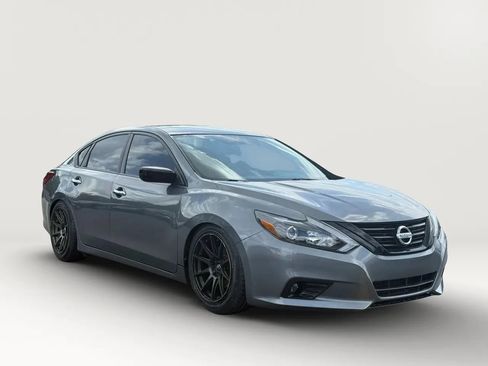 Used 2018 Nissan Altima 2.5 SR w/ SR Midnight Edition FWD image 3
