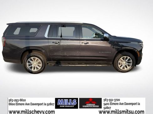 Used 2025 Chevrolet Suburban Premier AWD/4WD image 6