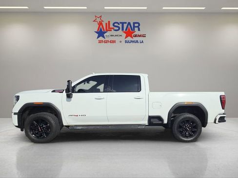 Used 2024 GMC Sierra 2500 AT4 w/ AT4 Preferred Package image 3