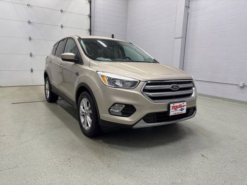 Used 2017 Ford Escape SE image 2