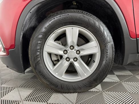 Used 2020 Chevrolet Trax LT w/ LT Convenience Package FWD image 42
