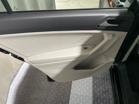 Certified 2024 Volkswagen Tiguan SE R-Line AWD/4WD image 11