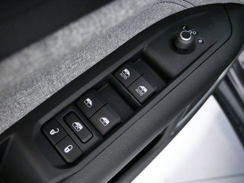 Used 2024 Jeep Compass Sport image 30