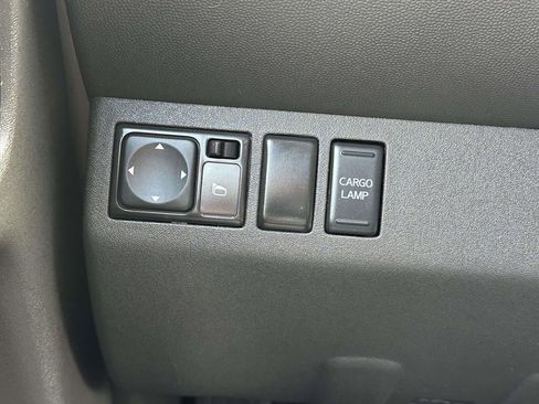 Used 2014 Nissan Frontier SV image 19