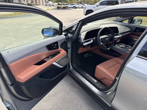 New 2026 Cadillac Optiq Luxury 2 image 19