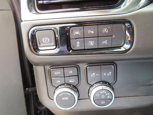 Used 2025 GMC Yukon XL Denali AWD/4WD image 37
