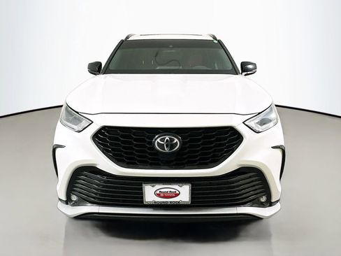 Used 2021 Toyota Highlander XSE image 2