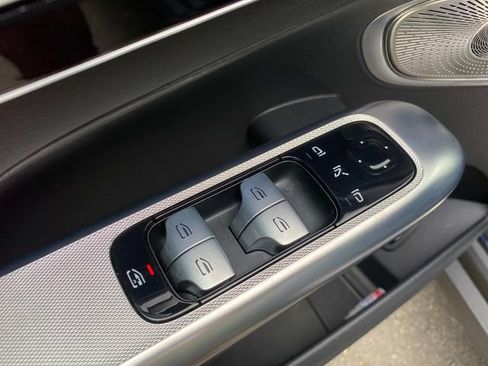 Used 2024 Mercedes-Benz GLC 300 4MATIC image 13