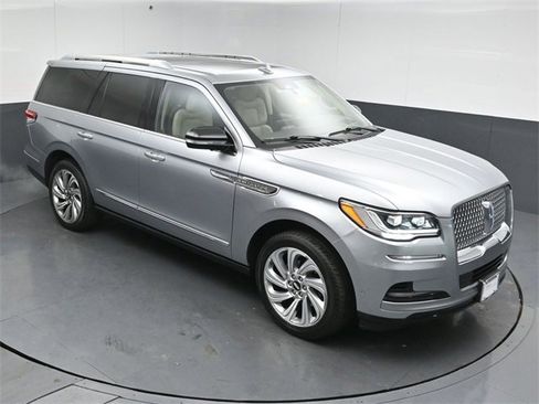 Used 2022 Lincoln Navigator Reserve image 41