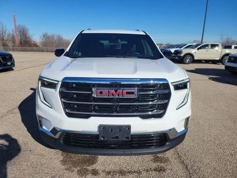 Used 2024 GMC Acadia Elevation image 19