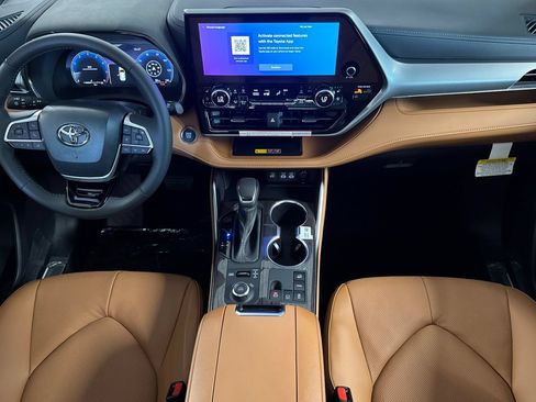 New 2026 Toyota Highlander Platinum AWD/4WD image 16