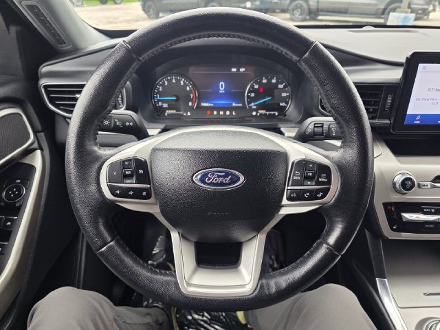 Used 2023 Ford Explorer XLT w/ Equipment Group 202A AWD/4WD image 27