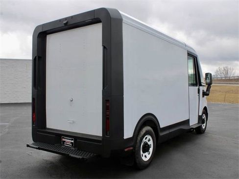 New 2025 Chevrolet Brightdrop 400 image 8