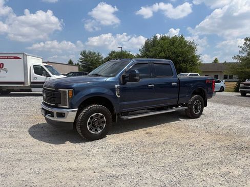 Used 2017 Ford F250 XLT w/ XLT Premium Package AWD/4WD image 2