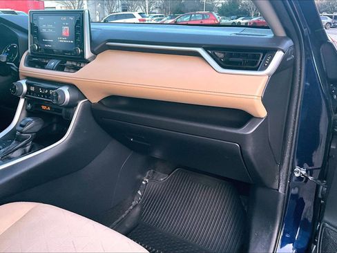 Used 2021 Toyota RAV4 XLE image 15