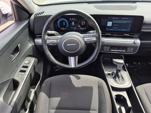 Used 2025 Hyundai Kona SEL FWD image 24
