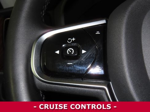 Used 2024 Volvo XC60 B5 Plus image 13