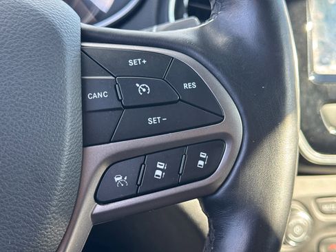 Used 2021 Jeep Cherokee Limited image 21