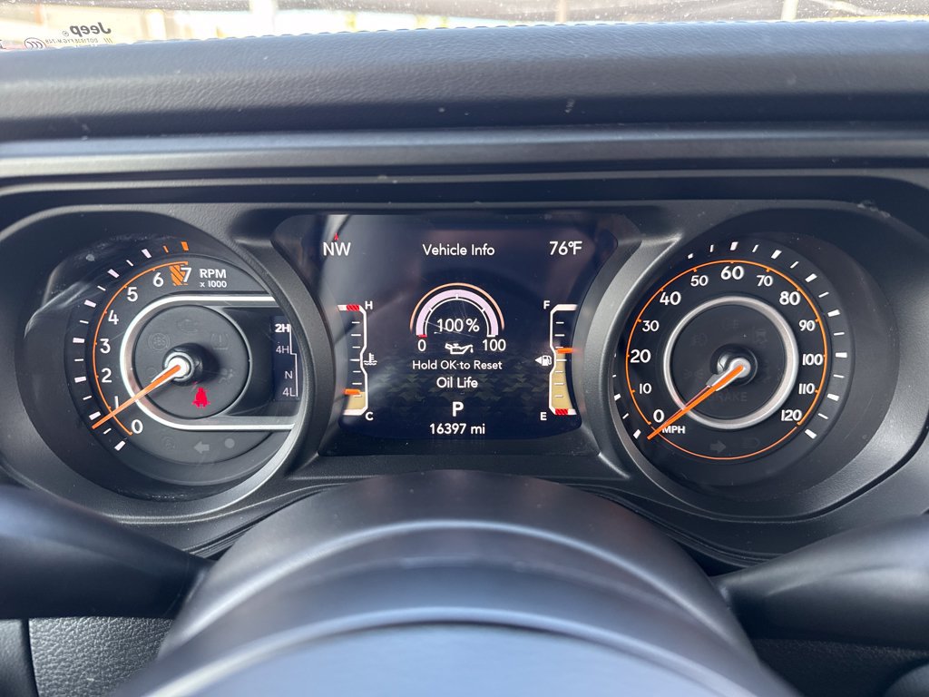 Used 2024 Jeep Gladiator Mojave w/ Technology Group AWD/4WD image 18