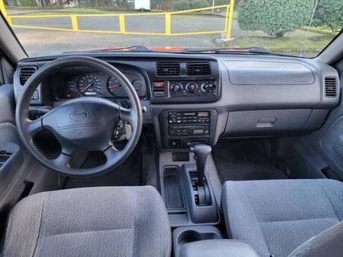 Used 2000 Nissan Frontier XE image 11
