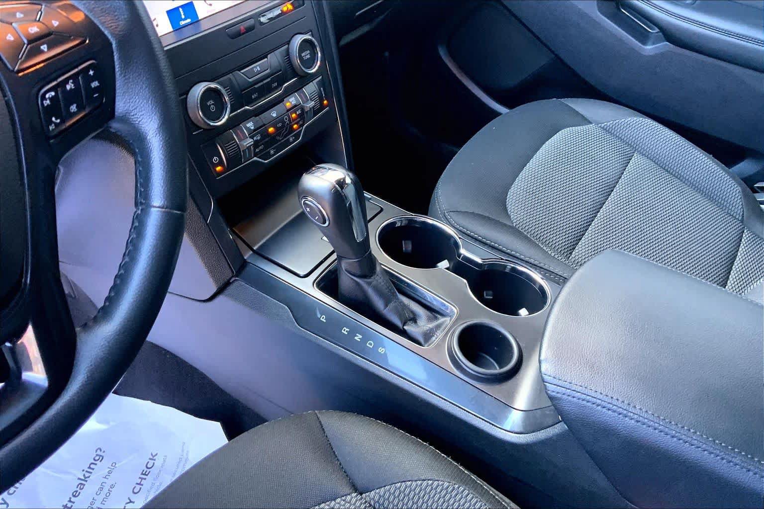 Used 2019 Ford Explorer XLT w/ Equipment Group 201A FWD image 16
