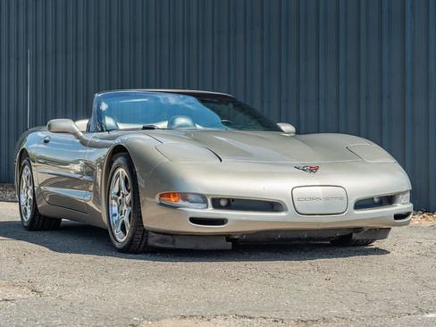 Used 2002 Chevrolet Corvette Convertible w/ Preferred Equipment Group2 image 8