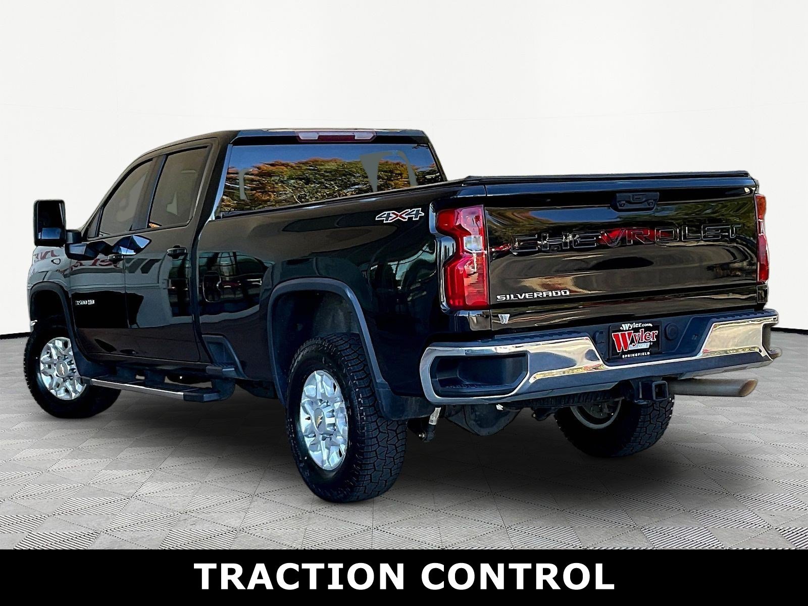 Used 2022 Chevrolet Silverado 3500 LT w/ Convenience Package AWD/4WD image 4