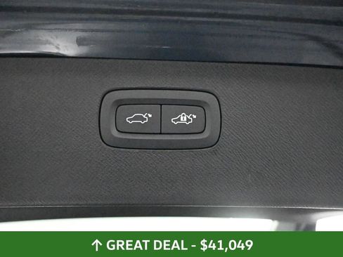 Used 2024 Volvo XC90 B6 Plus image 28