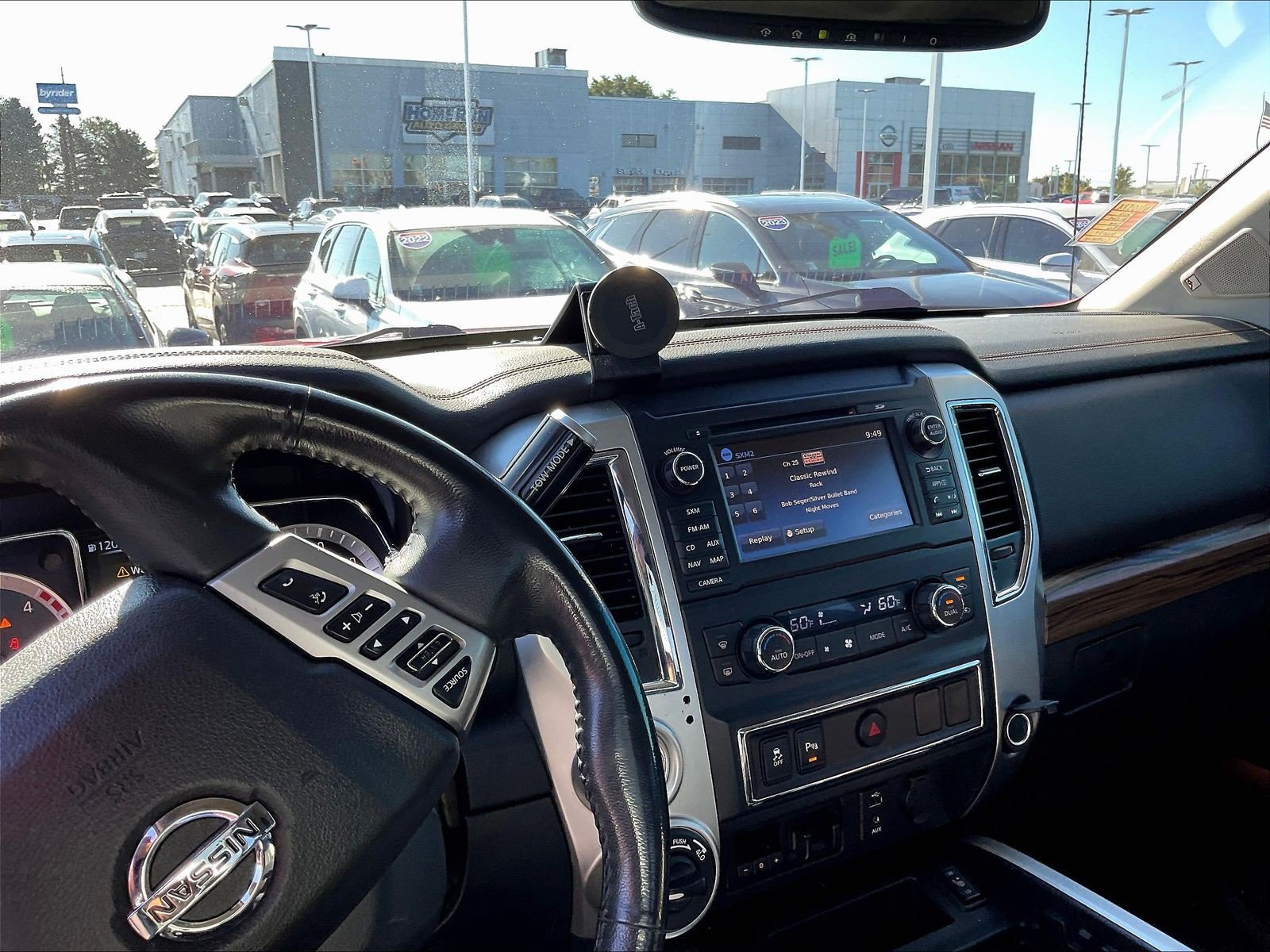 Used 2016 Nissan Titan SL AWD/4WD image 5
